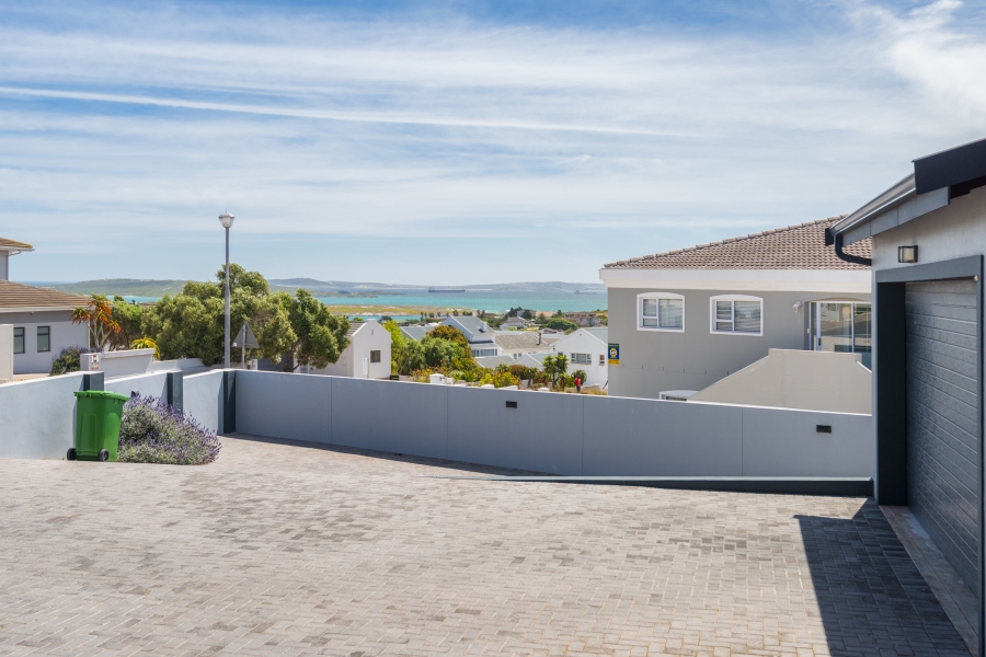 4 Bedroom Property for Sale in Myburgh Park Western Cape